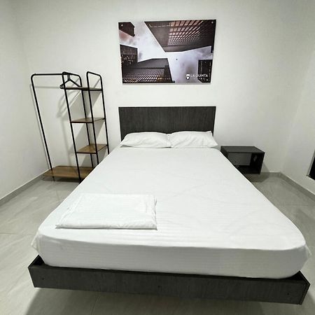 Hotel Le Quint กูกูตา ภายนอก รูปภาพ