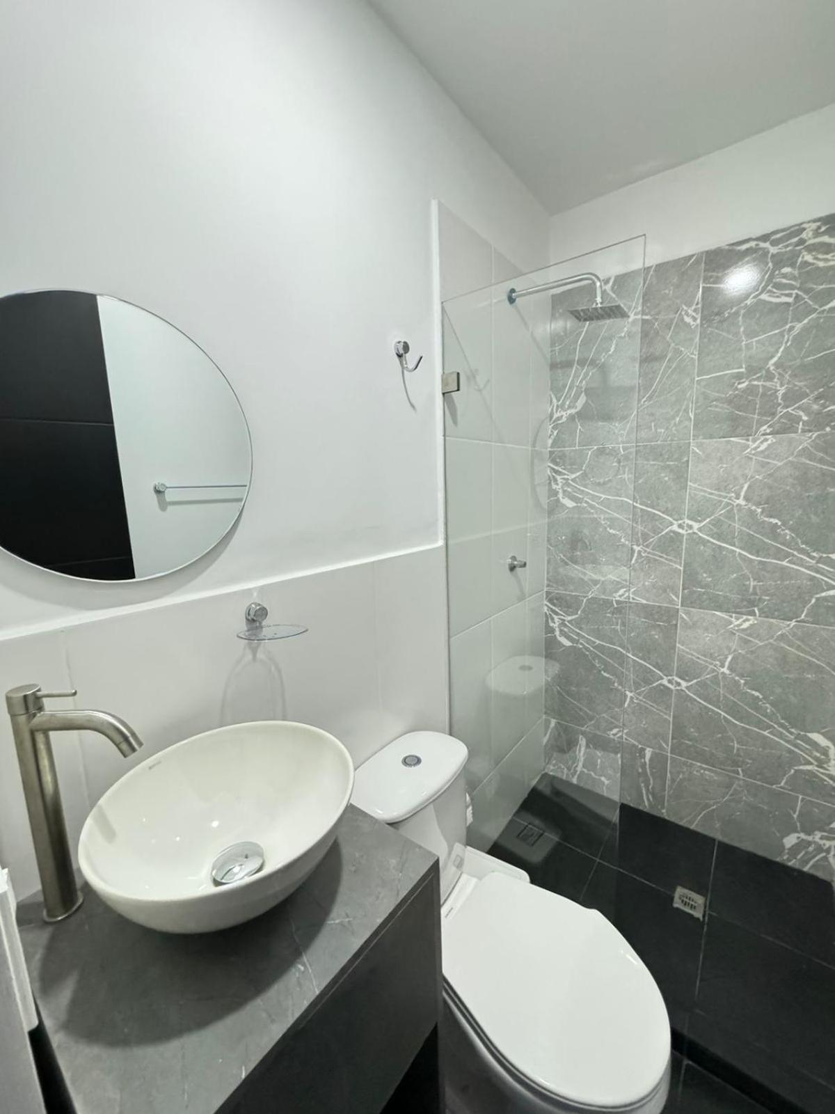 Hotel Le Quint กูกูตา ภายนอก รูปภาพ